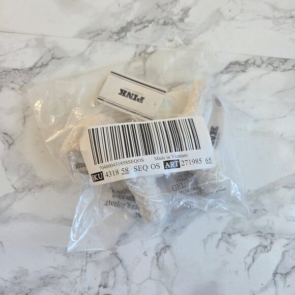 PINK DOG KEYCHAIN  By VICTORIA SECRET. - Picture 4 of 4